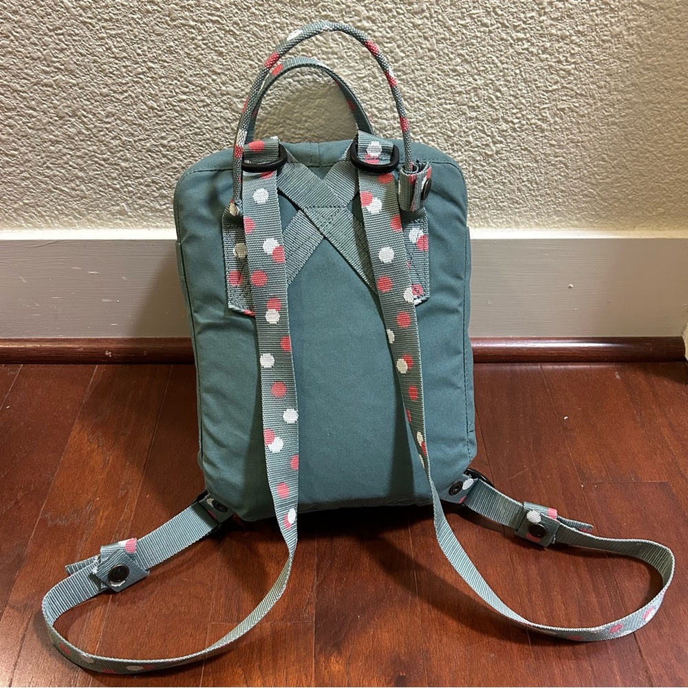 FJALLRAVEN Kanken Backpack Mini Frost Green-Confetti Pattern seat pad excellent - Picture 3 of 9
